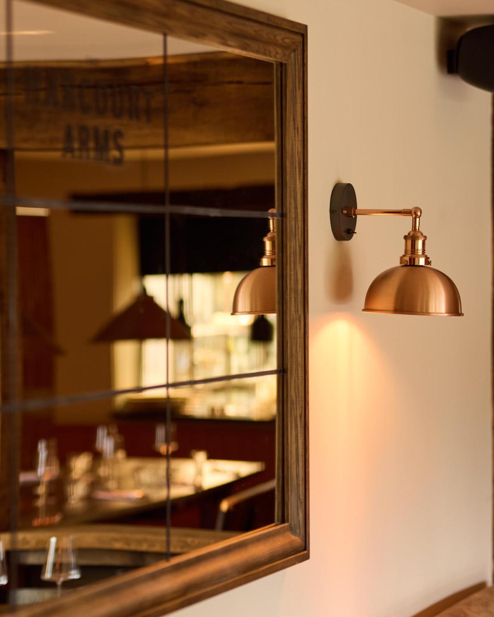 The Harcourt Arms Hotel Stanton Harcourt Ngoại thất bức ảnh A wall light